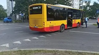 Zderzenie autobusu miejskiego z autem osobowym