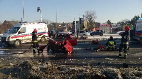 Wylotówka zablokowana po wypadku. Pasażerowie łapali stopa