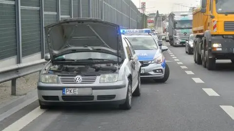 Policyjny pościg na Targówku. Uszkodzone auta, w tym radiowozy