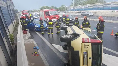 Fiat na boku na wjeździe na S8. "Poszkodowane dziecko"
