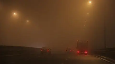 Warszawa nadal za mgłą. Utrudnienia na lotnisku