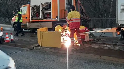 Na moście Poniatowskiego pękła szyna 