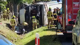 Autobus wpadł do rowu na DK2