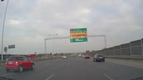 Uszkodzona tablica na trasie Salomea - Wolica