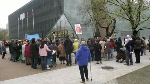 Śpiewali pieśni religijne przed Muzeum Historii Żydów Polskich