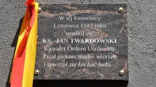 Odsłonięto tablicę pamiątkową poświęconą ks. Janowi Twardowskiemu