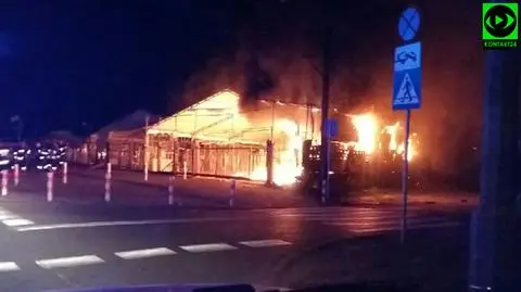 Pożar na targowisku Bakalarska. "Kupcy ratują pudła"