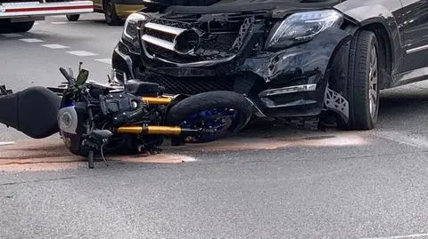 Wypadek w Wesołej: auto zderzyło się z motocyklem