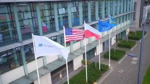 Pięć flag przed siedzibą TVN. Polsko-amerykańskie świętowanie