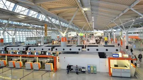 Fałszywy alarm na Okęciu. Lotnisko idzie do sądu