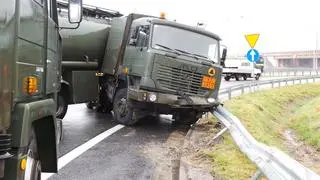 Kolizja z udziałem cysterny wojskowej