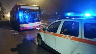 Kolizja samochodu z autobusem miejskim