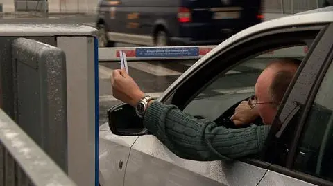 Strefa "Kiss & Fly" już działa. "To nie jest parking"