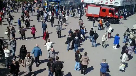 Zamknięte stacje, ewakuacje pasażerów. Blisko trzy godziny utrudnień w metrze 