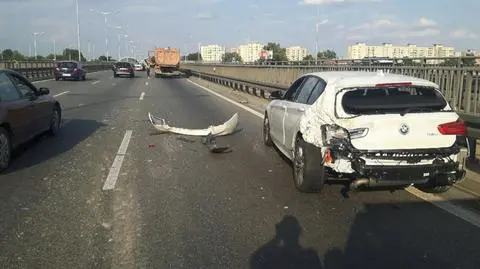 Zderzenie BMW z ciężarówką na Trasie Toruńskiej