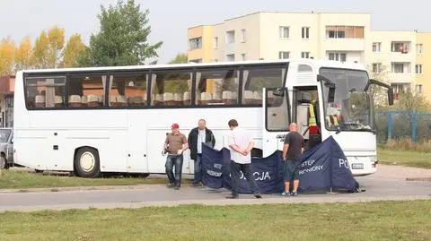 Miał wieźć dzieci na wycieczkę. Zmarł na parkingu