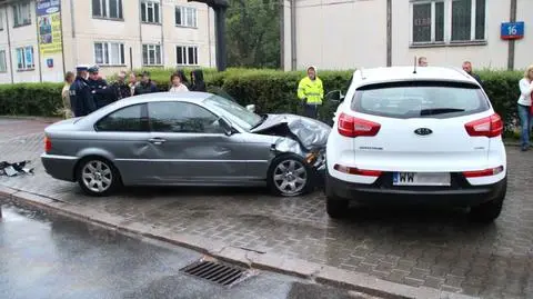 BMW w kię po zderzeniu z volvo