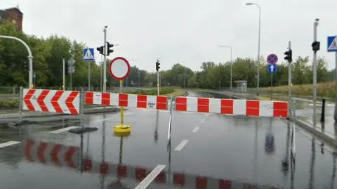 Jeden bezpiecznik to za mało. Już ma nie zalewać Trasy Świętokrzyskiej 