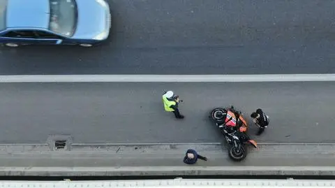 Motocyklista uderzył w bariery na S8