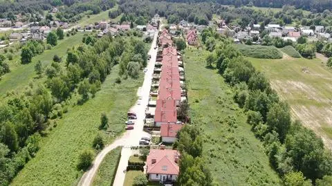 Zakażą budować domy dalej niż 1,5 km od szkoły? Przepis jest, ale... 