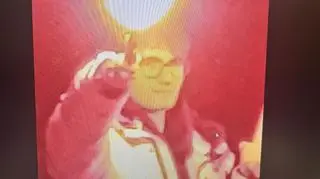 Policja publikuje wizerunek osób, które używały środki pirotechniczne na Marszu Niepodległości