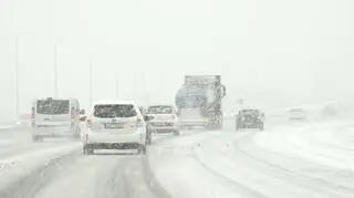 Pierwszy śnieg w stolicy. "Ulice momentalnie przykryła biała warstwa" 