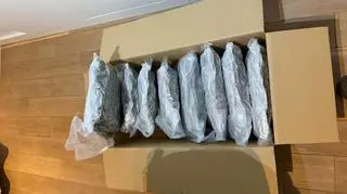 Przedmioty i samochody zabezpieczone przez policjantów