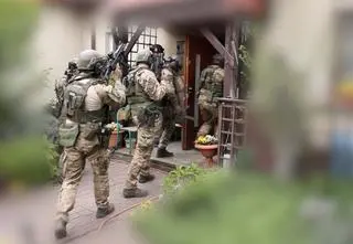 Sprzedawali nawet kilkaset działek dziennie. 14 zatrzymanych