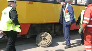 Urwało się kolo w tramwaju