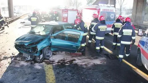 Wypadek pod mostem Grota. Dwie kobiety trafiły do szpitala