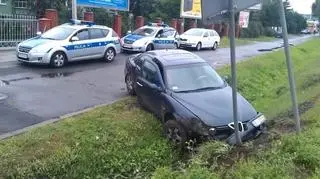 Alfa romeo wylądowała w rowie