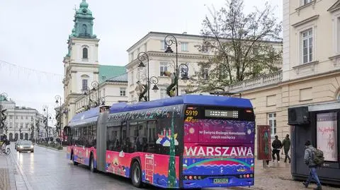 Świąteczny autobus na Krakowskim Przedmieściu