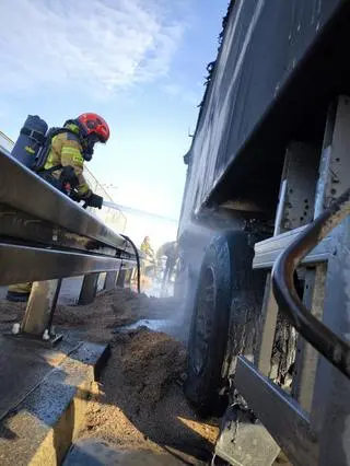 Pożar naczepy na S8