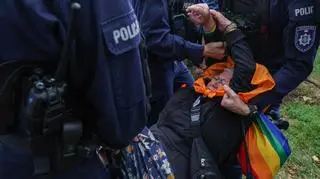 Policja interweniowała wobec Babci Kasi podczas manifestacji przeciwko migracji do Polski