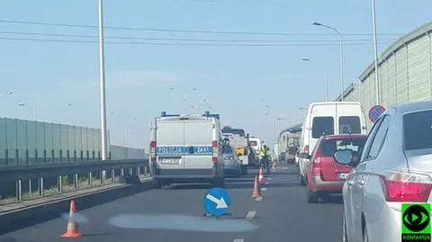 Zderzenie aut na moście. Ulica Modlińska stała w korku