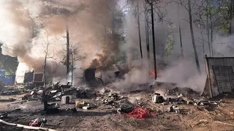 Pożar składowiska odpadów oraz pojazdów osobowych
