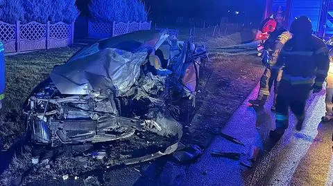 W wypadku zginął kierowca auta osobowego. "Znajdował się poza wrakiem"