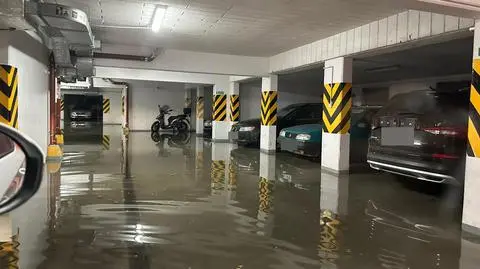 Zalany garaż przy ulicy Skarbka z Gór