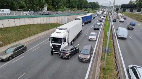 Auto osobowe zderzyło się z tirem 