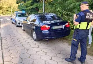 Strażnicy miejscy zatrzymali kierowcę bmw 