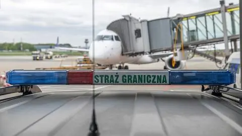 Straż graniczna na lotnisku (zdjęcie ilustracyjne)