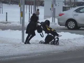 Trudne warunki dla pieszych w Warszawie