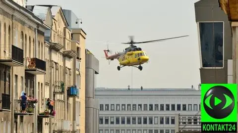 Śmigłowiec nad centrum. Montują klimatyzację