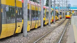 Zderzenie tramwaju z samochodem w alei Krakowskiej