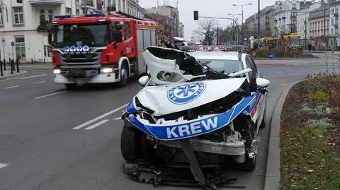 Zderzenie z udziałem ambulansu na Pradze