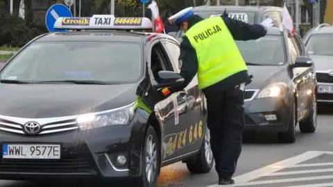 Taksówkarze zawieszają protest. Policyjne kontrole przy lotnisku