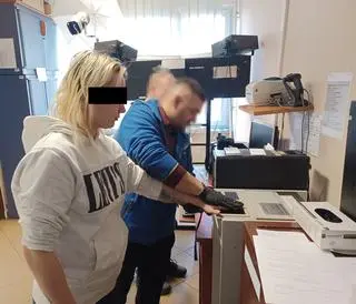 Policjanci zatrzymali 26-latkę w wyniku zasadzki 