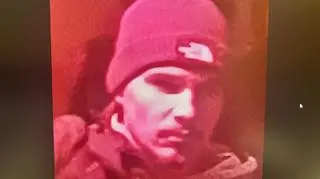 Policja publikuje wizerunek osób, które używały środki pirotechniczne na Marszu Niepodległości