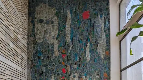 Mozaika w dawnym biurowcu PZL-WOLA