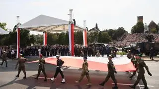 Defilada z okazji Święta Wojska Polskiego na Wisłostradzie